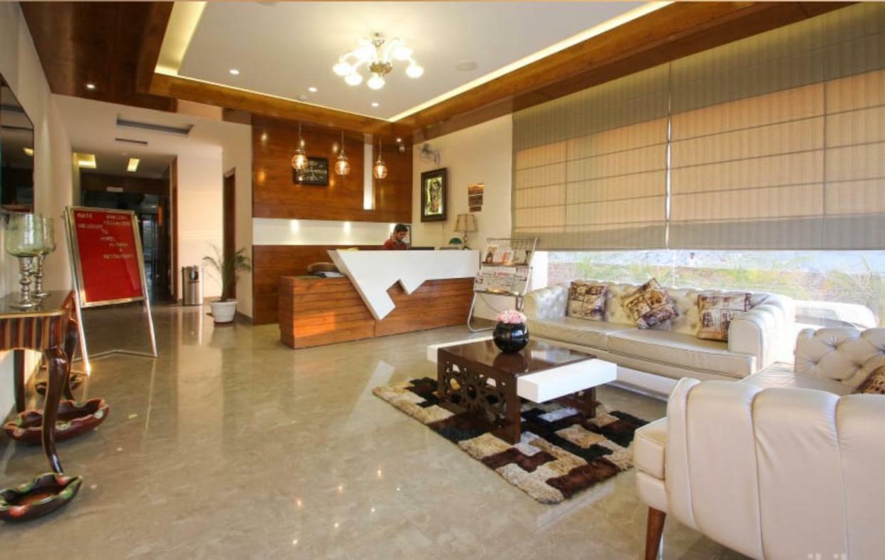 Zirakpur Al-Qasa Hotel מראה חיצוני תמונה